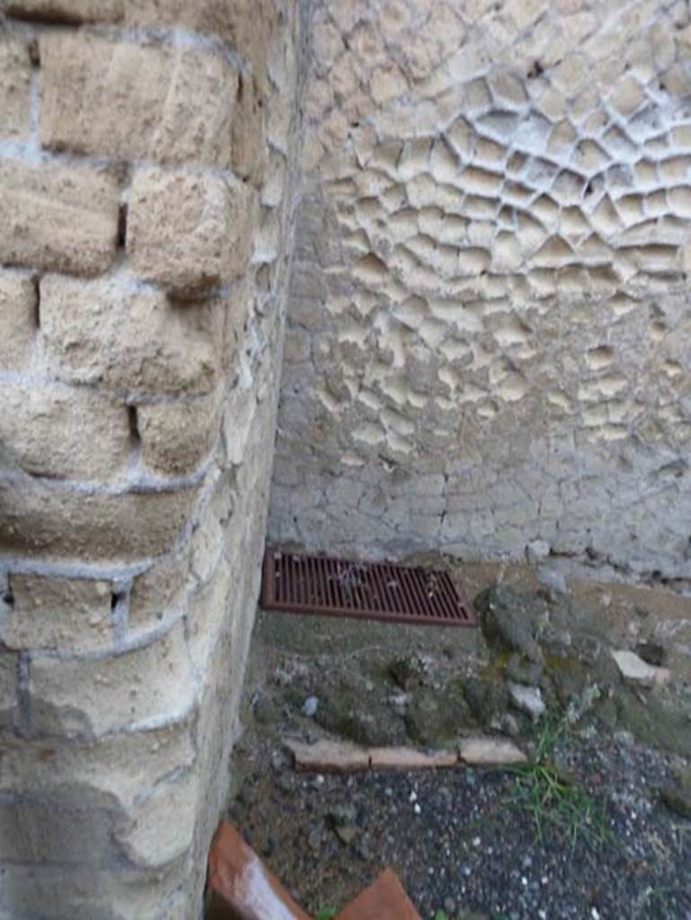 Ins. Orientalis II.15, Herculaneum. September 2015.
Modern drain in north-west corner of workshop, site of latrine.
